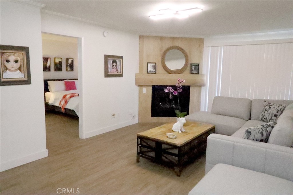 5550 Owensmouth Ave 210