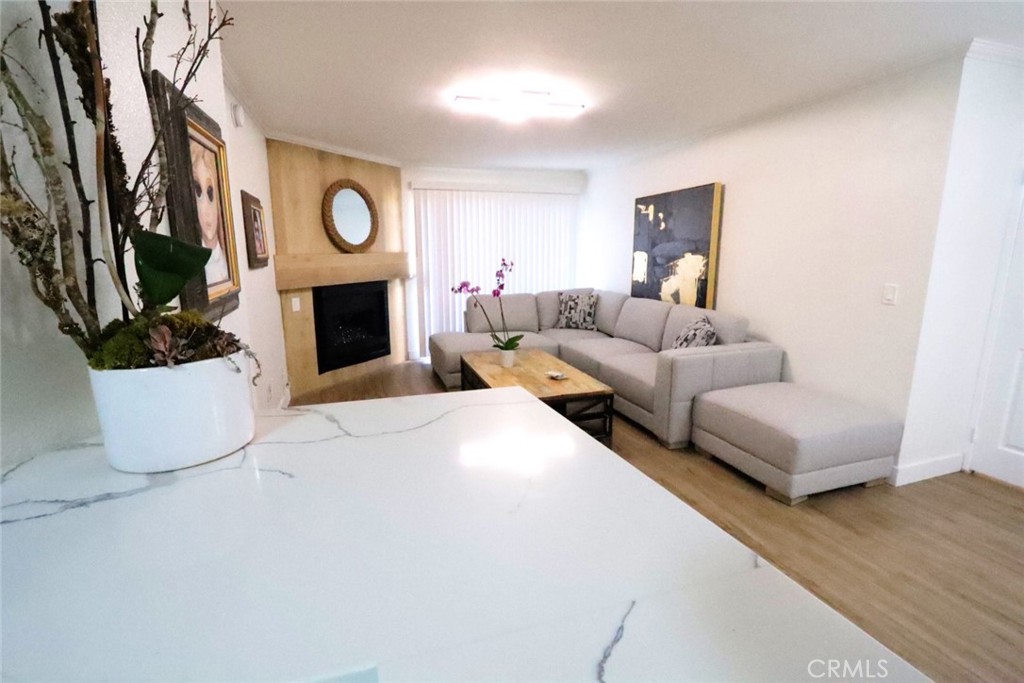 5550 Owensmouth Ave 210