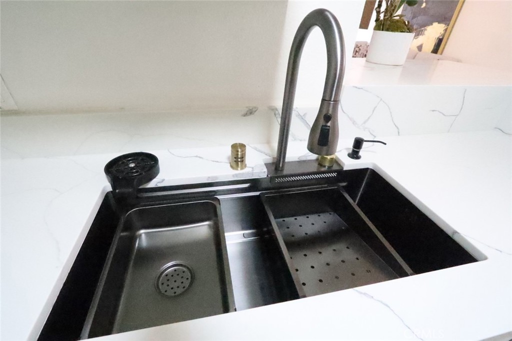 5550 Owensmouth Ave 210