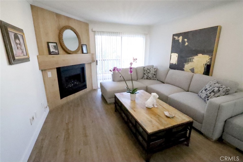 5550 Owensmouth Ave 210