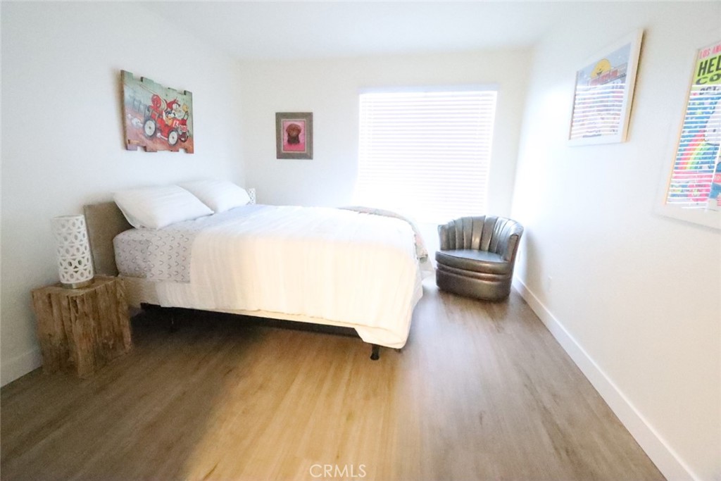 5550 Owensmouth Ave 210