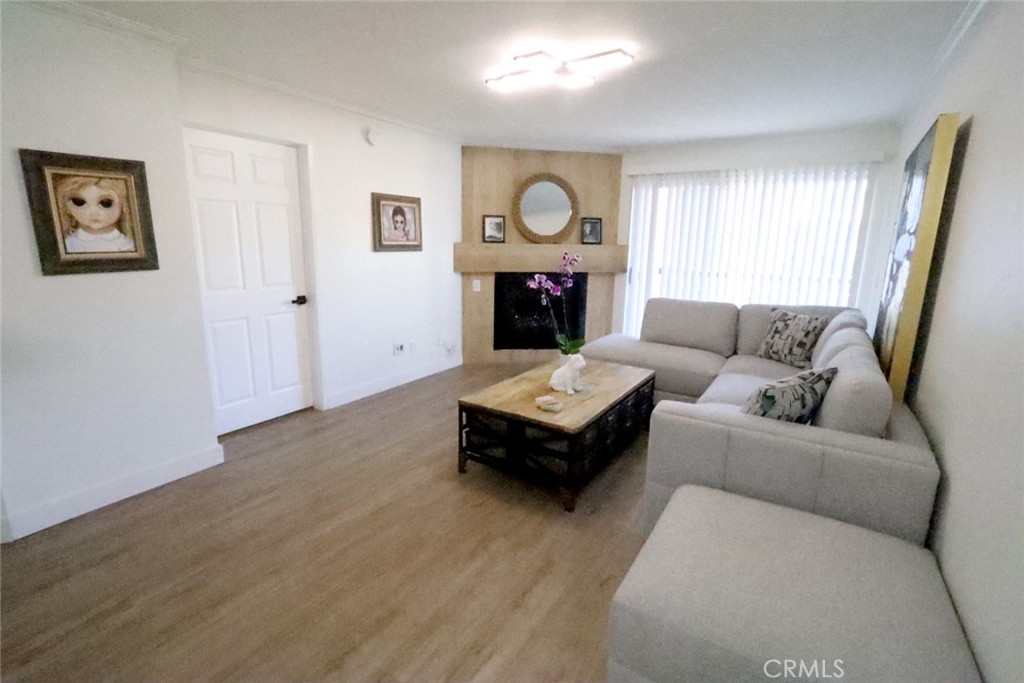 5550 Owensmouth Ave 210