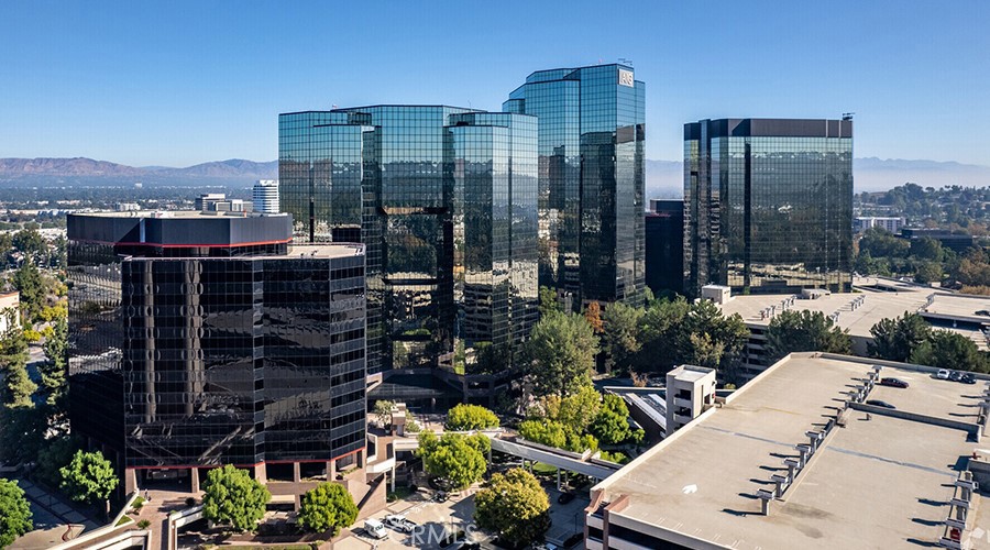 5550 Owensmouth Ave 210