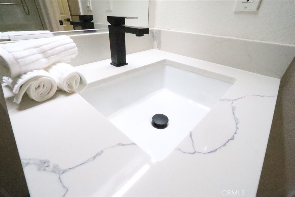 5550 Owensmouth Ave 210