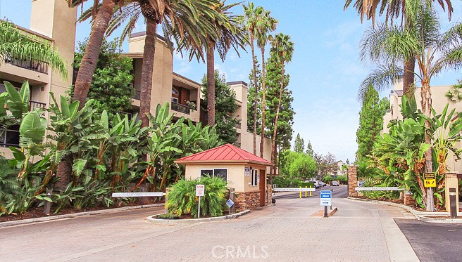 5550 Owensmouth Ave 210