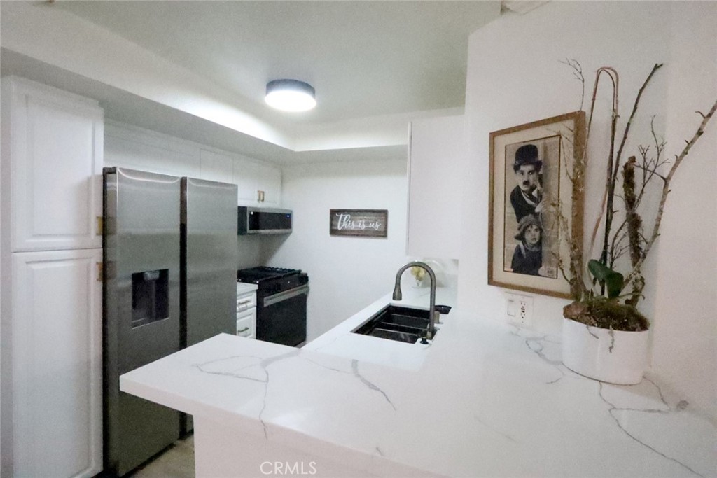 5550 Owensmouth Ave 210