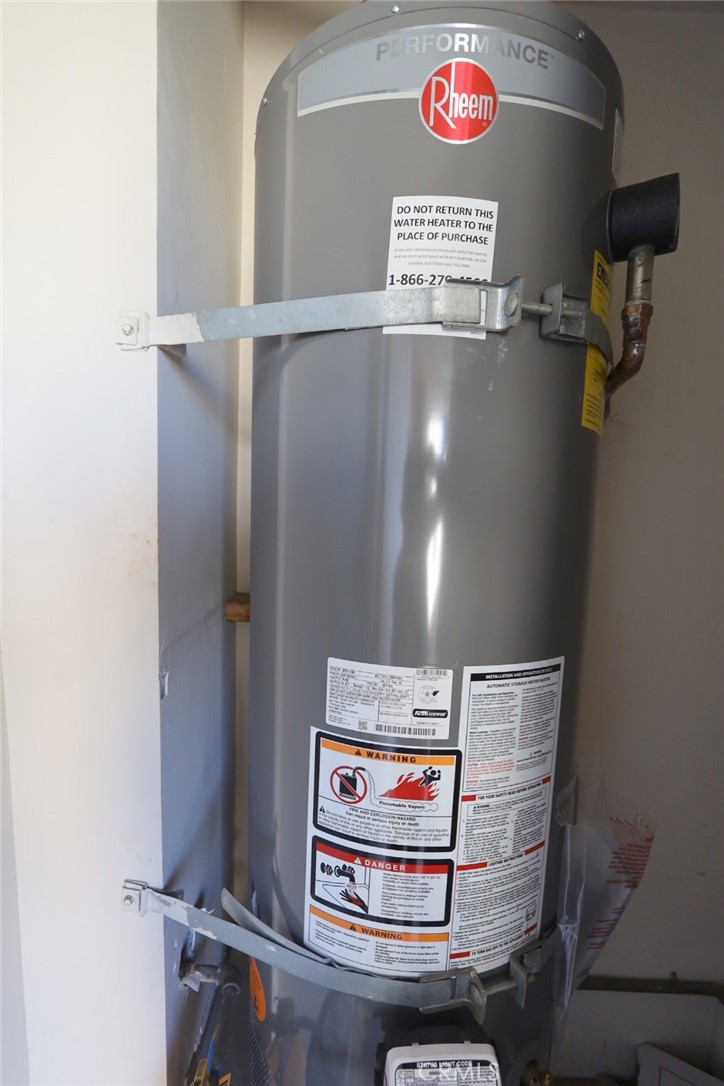 5550 Owensmouth Ave 210