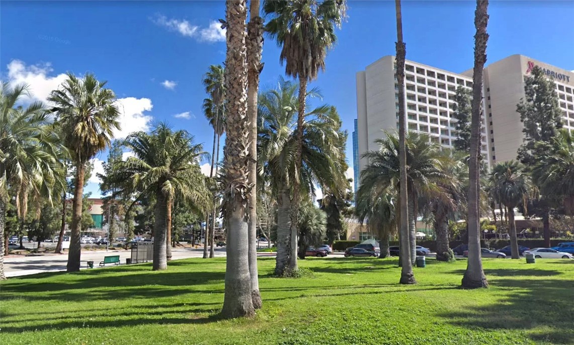 5550 Owensmouth Ave 210