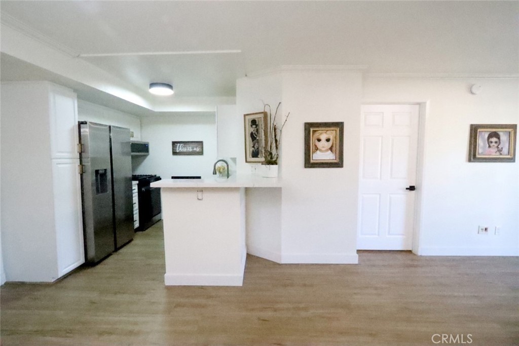 5550 Owensmouth Ave 210