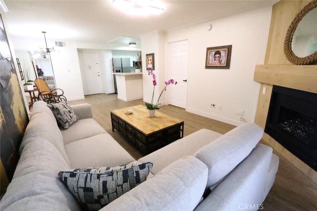 5550 Owensmouth Ave 210