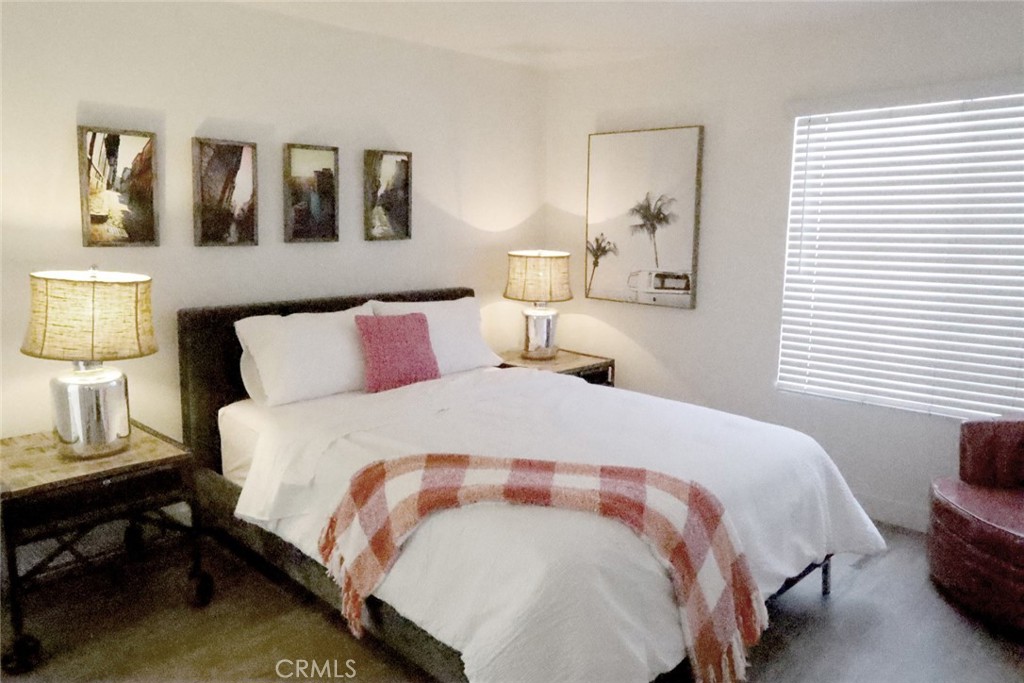 5550 Owensmouth Ave 210