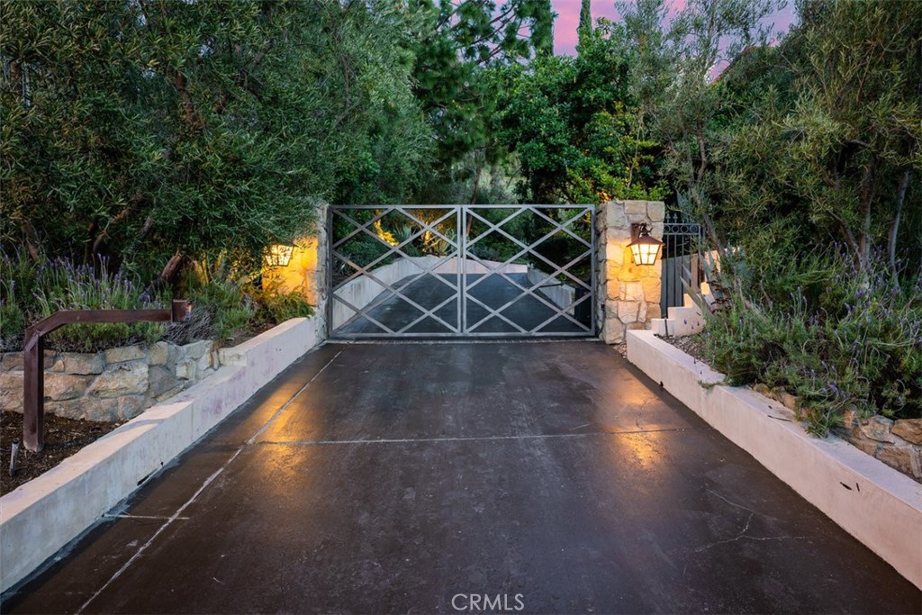 2514 Sandycreek Drive