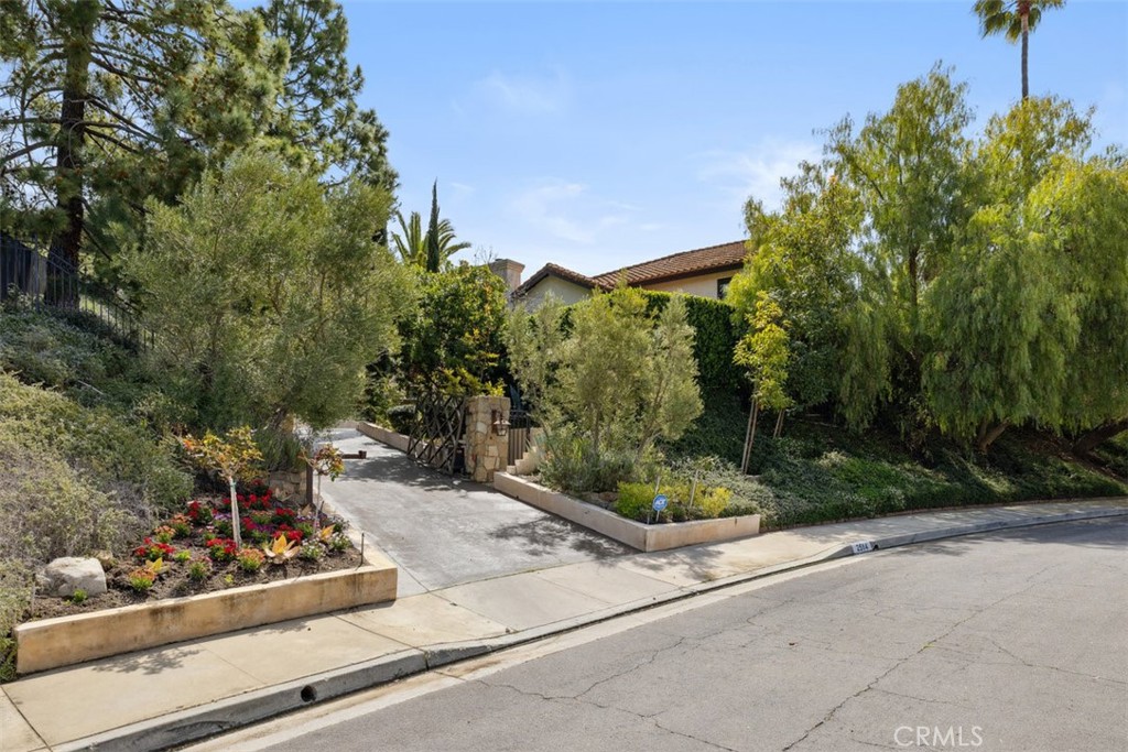 2514 Sandycreek Drive