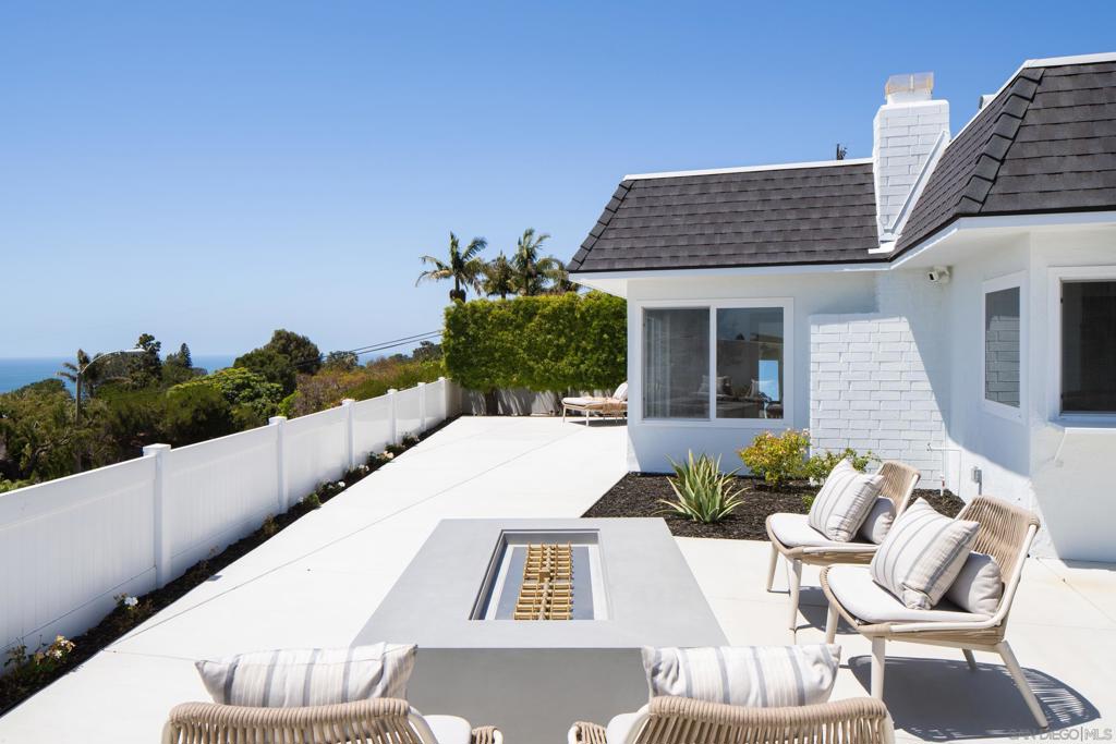 2206 Place Monaco