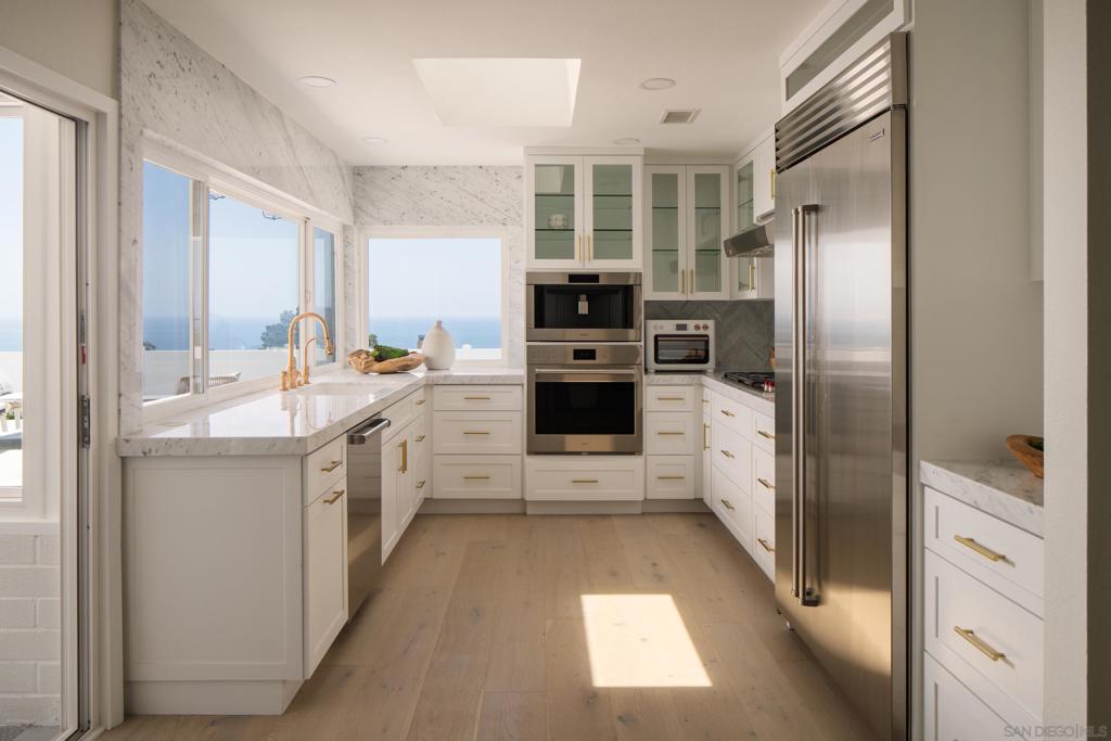 2206 Place Monaco