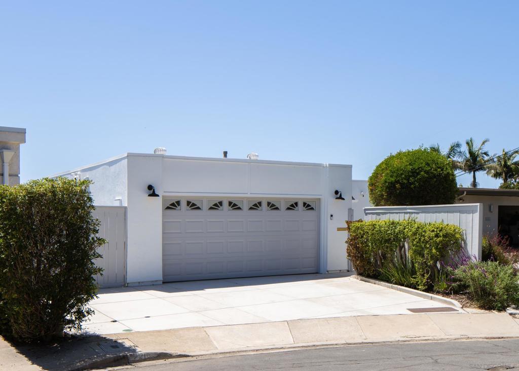 2206 Place Monaco