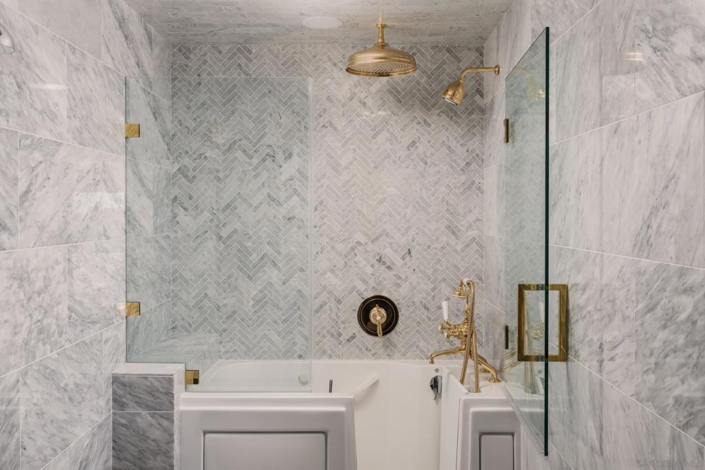2206 Place Monaco