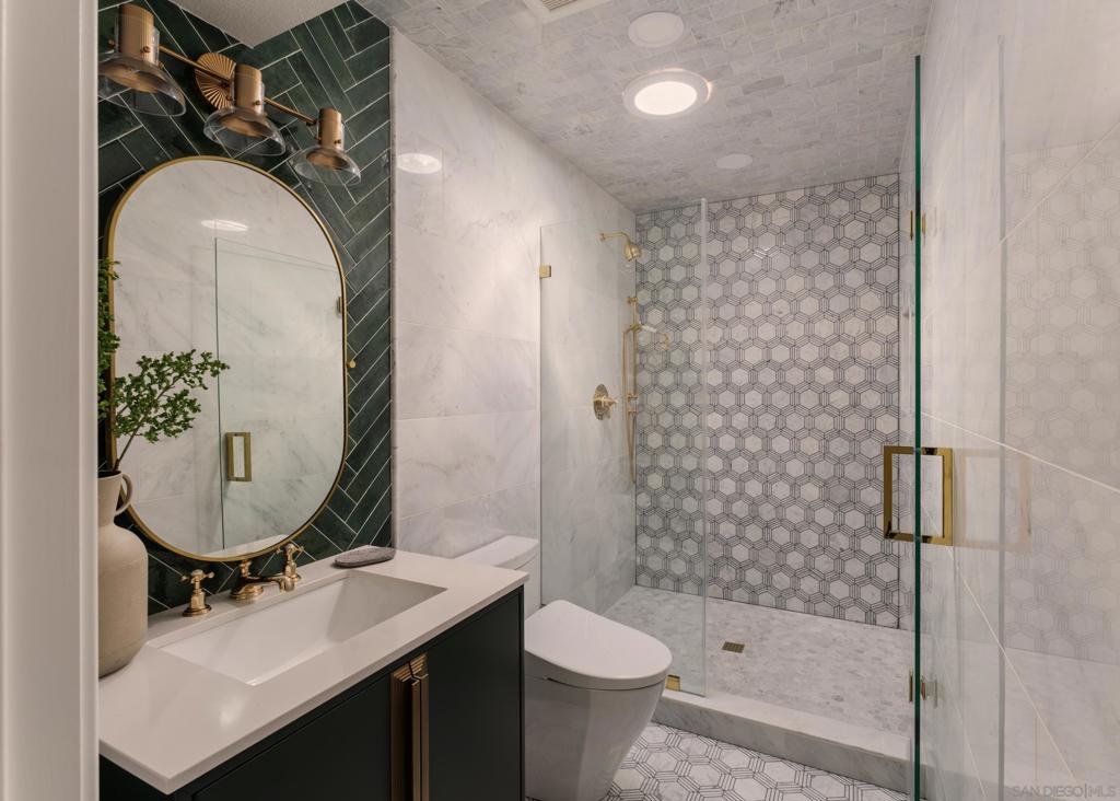 2206 Place Monaco