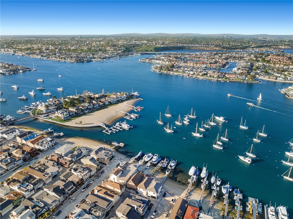 211 E Edgewater Avenue