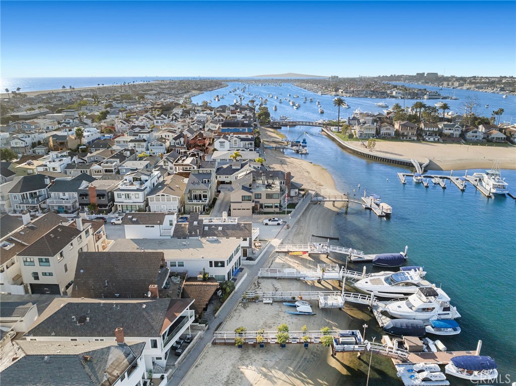 211 E Edgewater Avenue