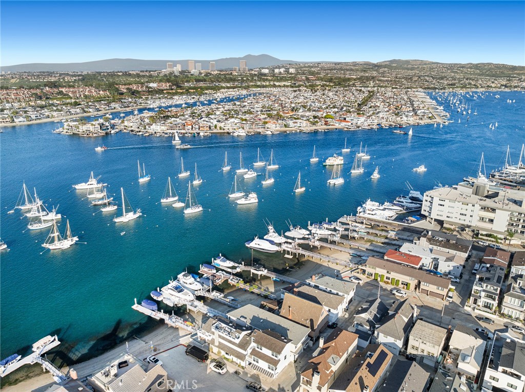 211 E Edgewater Avenue