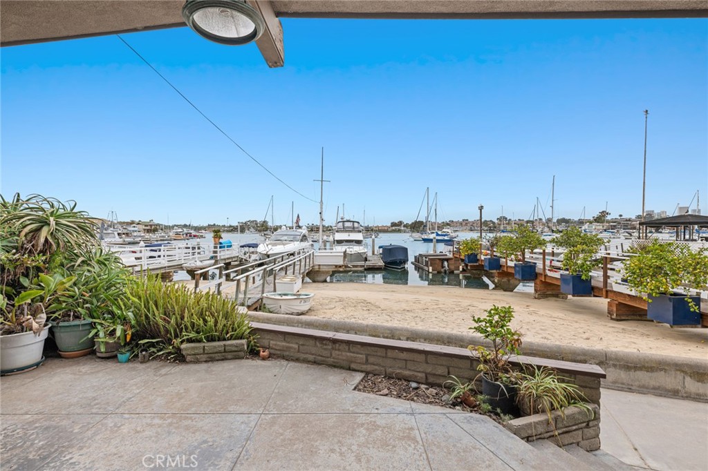 211 E Edgewater Avenue