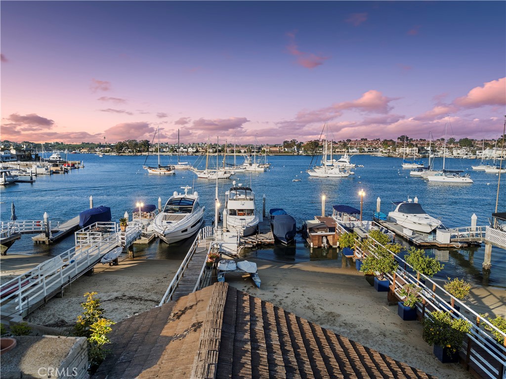 211 E Edgewater Avenue