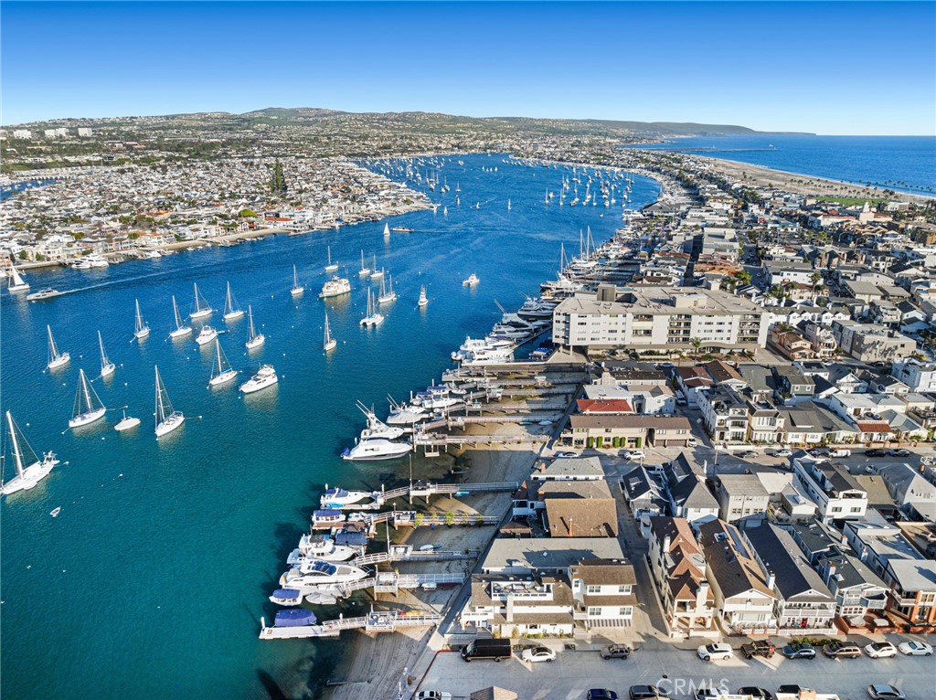 211 E Edgewater Avenue