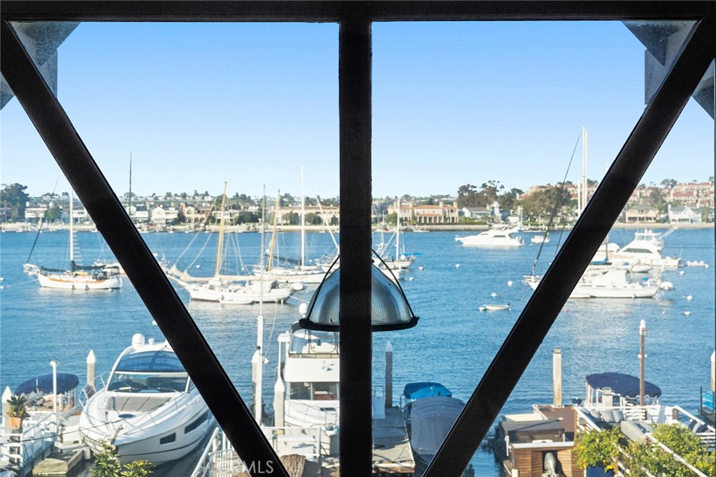 211 E Edgewater Avenue