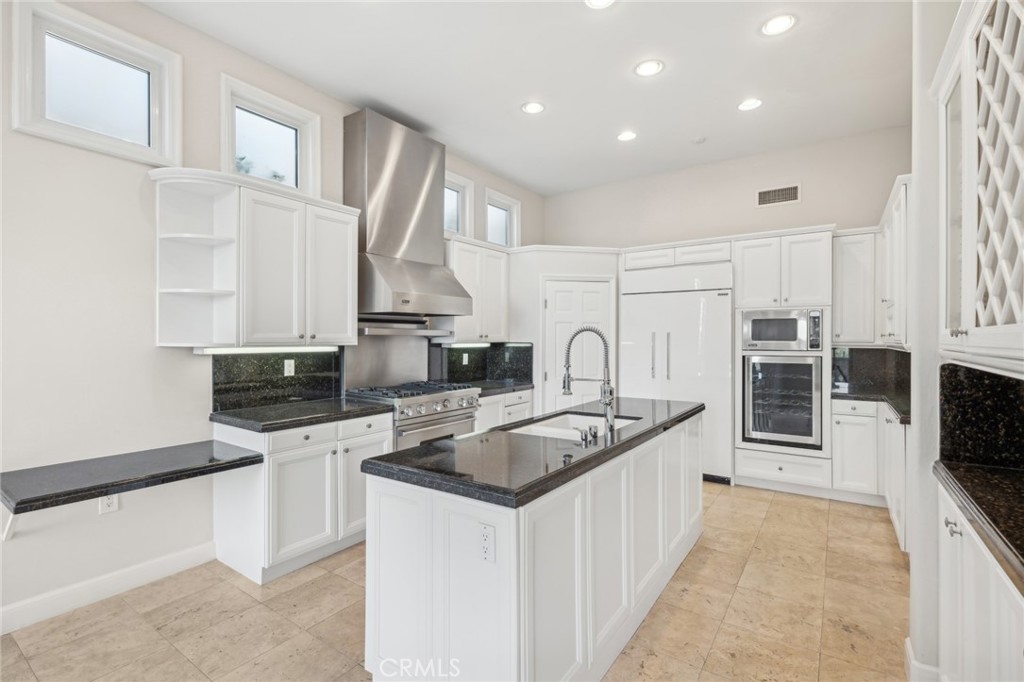 5 Monterey Pine Drive