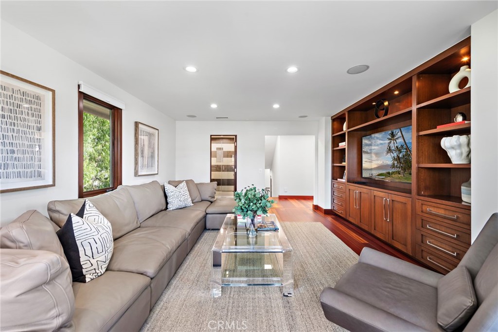 2907 Cliff Drive