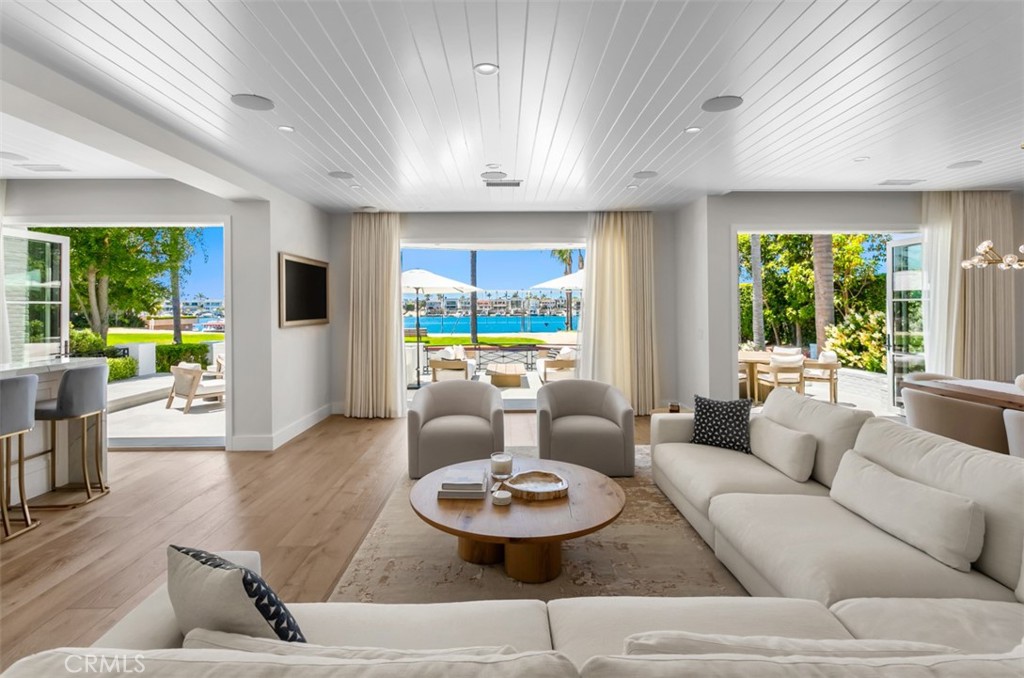 2401 Bayshore Drive