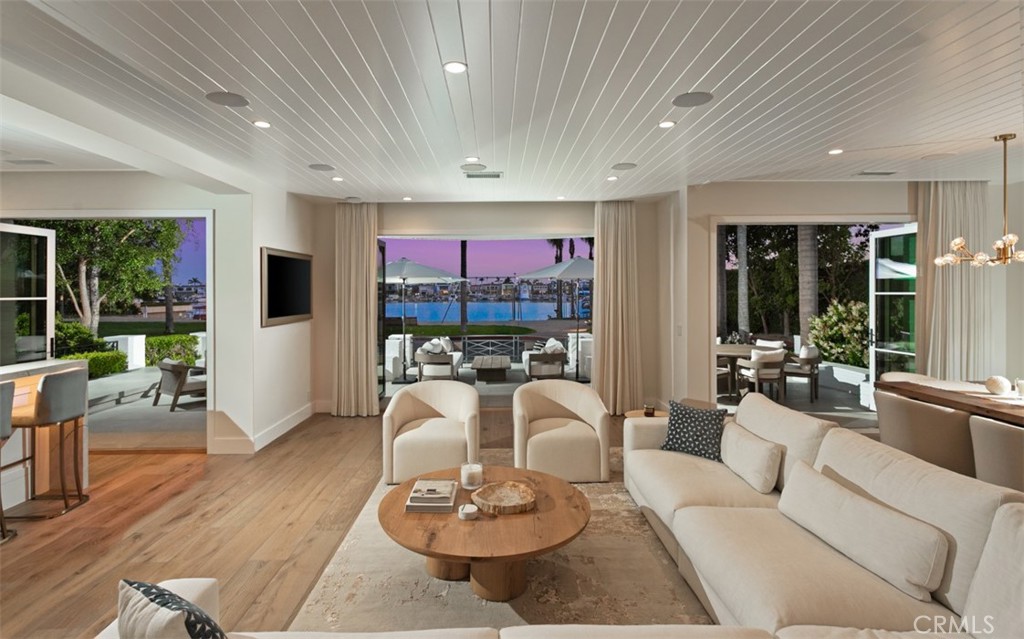 2401 Bayshore Drive
