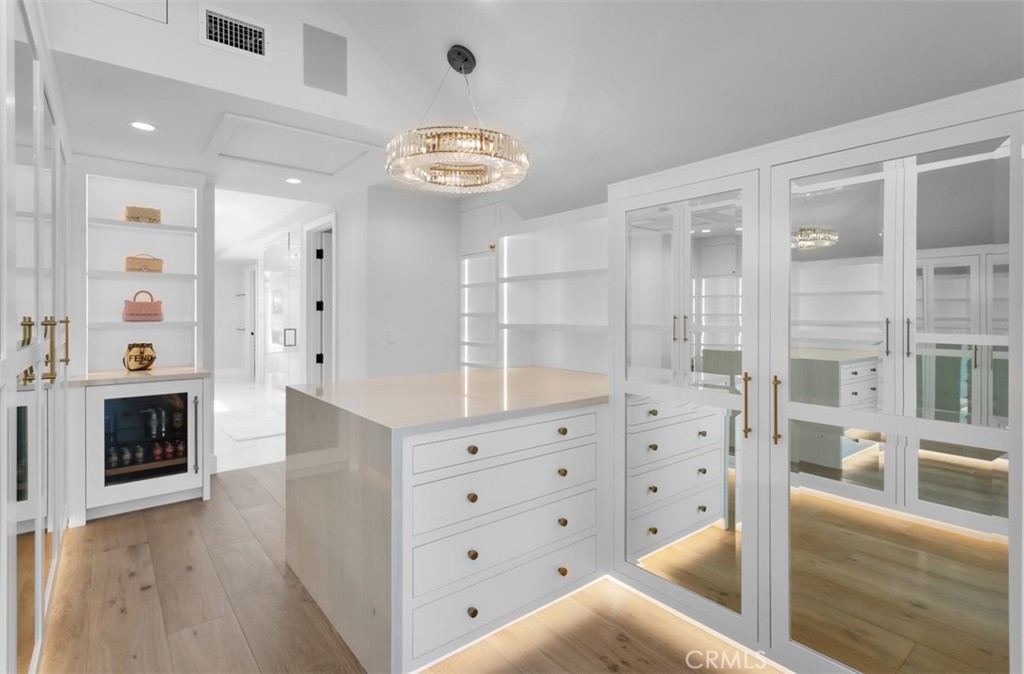 2401 Bayshore Drive