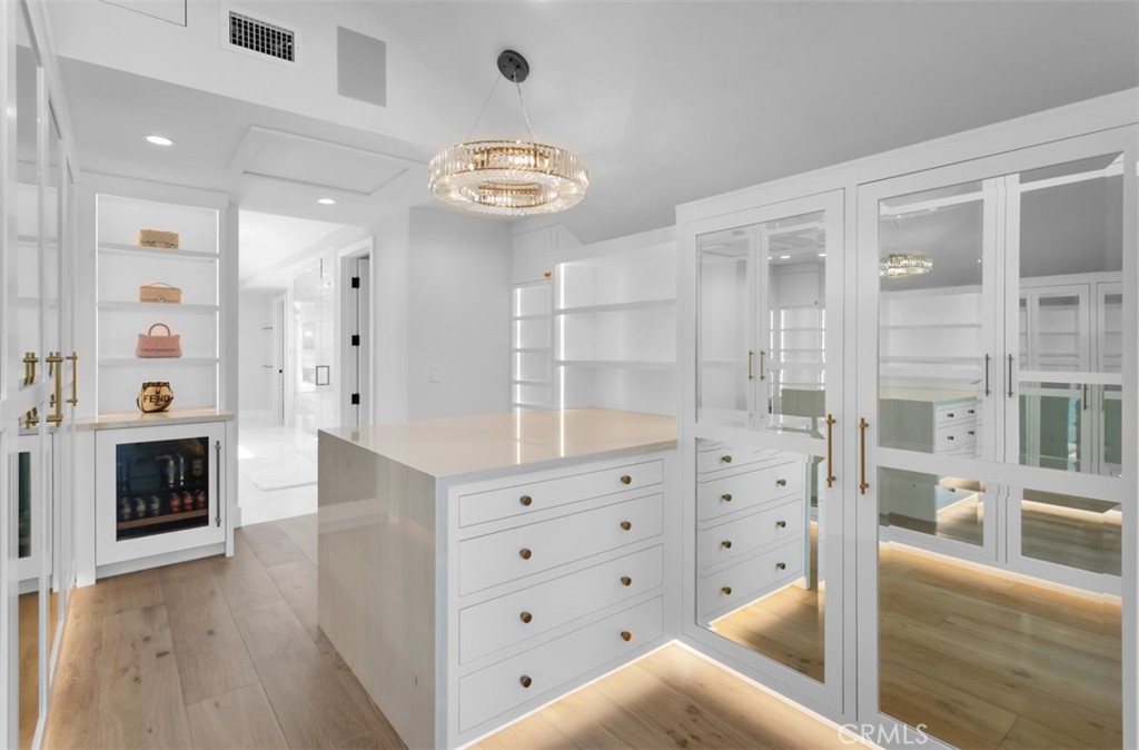 2401 Bayshore Drive