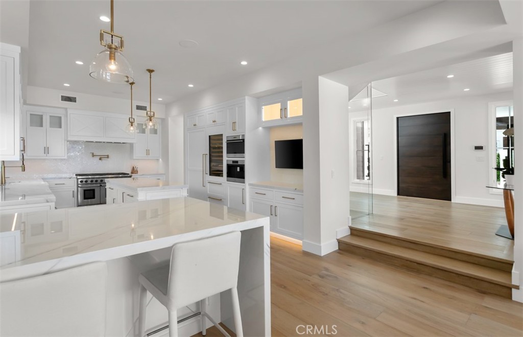 2401 Bayshore Drive