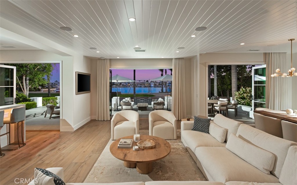 2401 Bayshore Drive