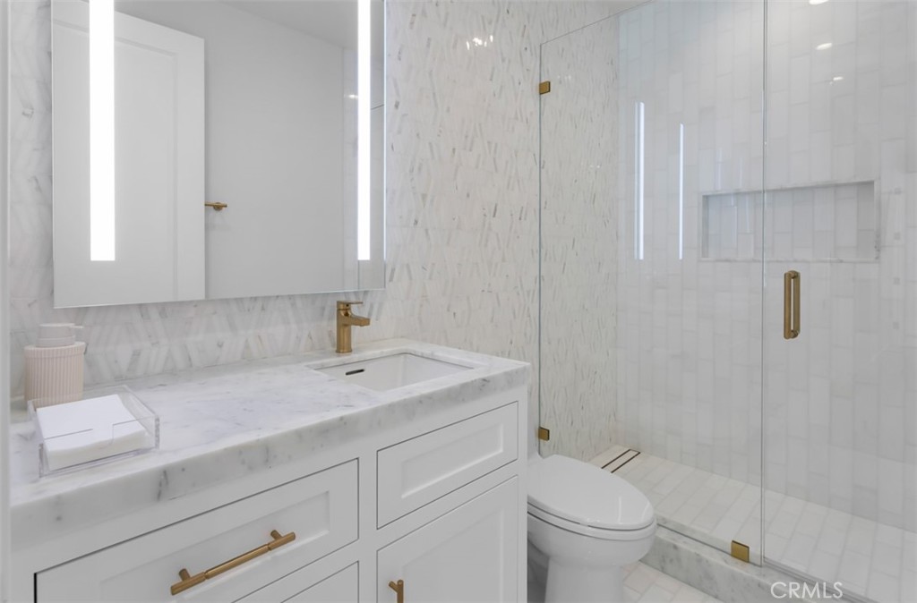 2401 Bayshore Drive