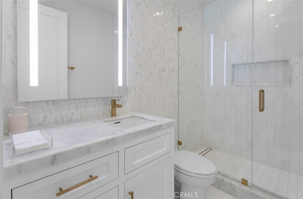 2401 Bayshore Drive