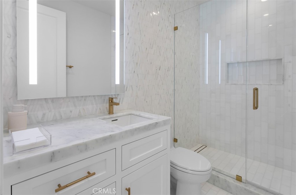 2401 Bayshore Drive