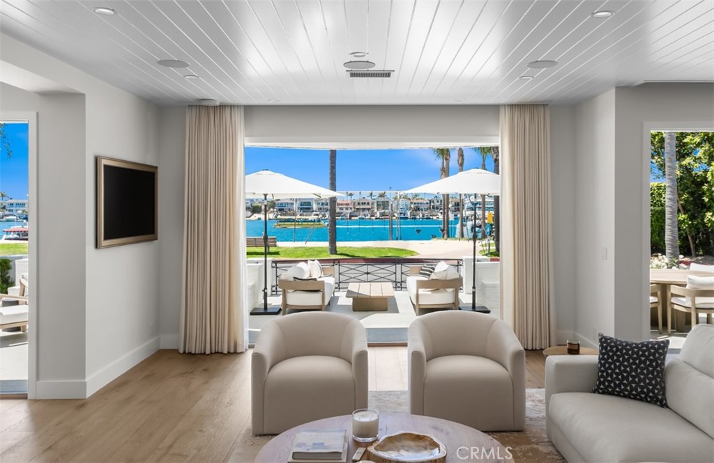 2401 Bayshore Drive