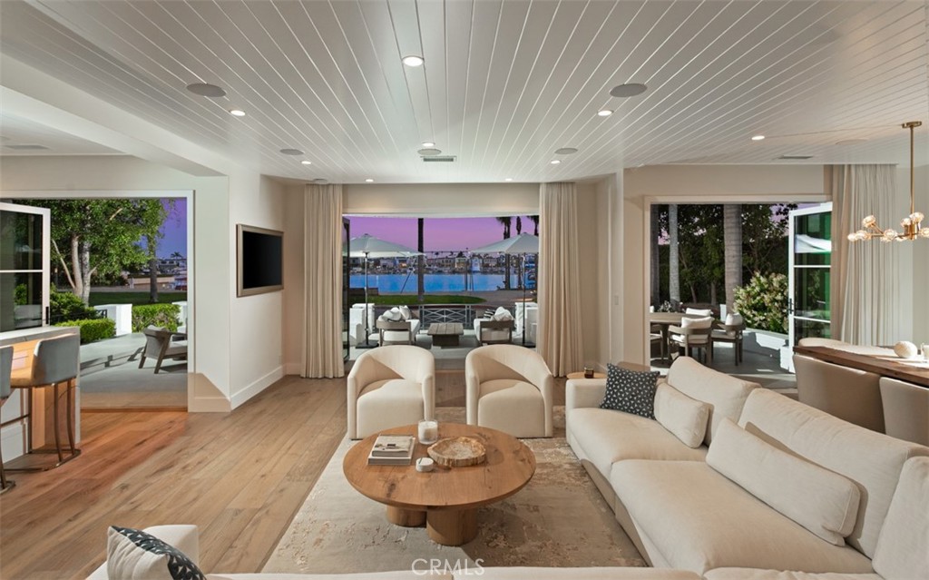 2401 Bayshore Drive