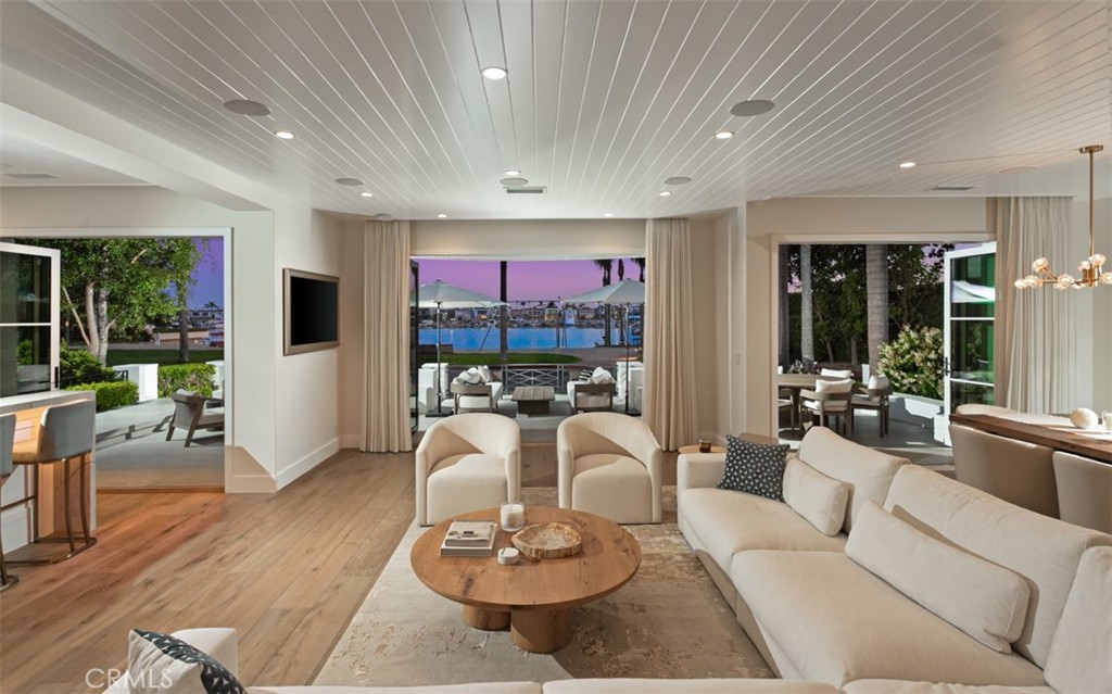 2401 Bayshore Drive