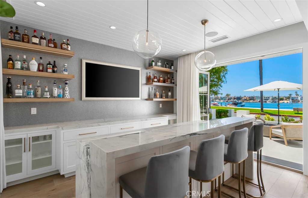 2401 Bayshore Drive