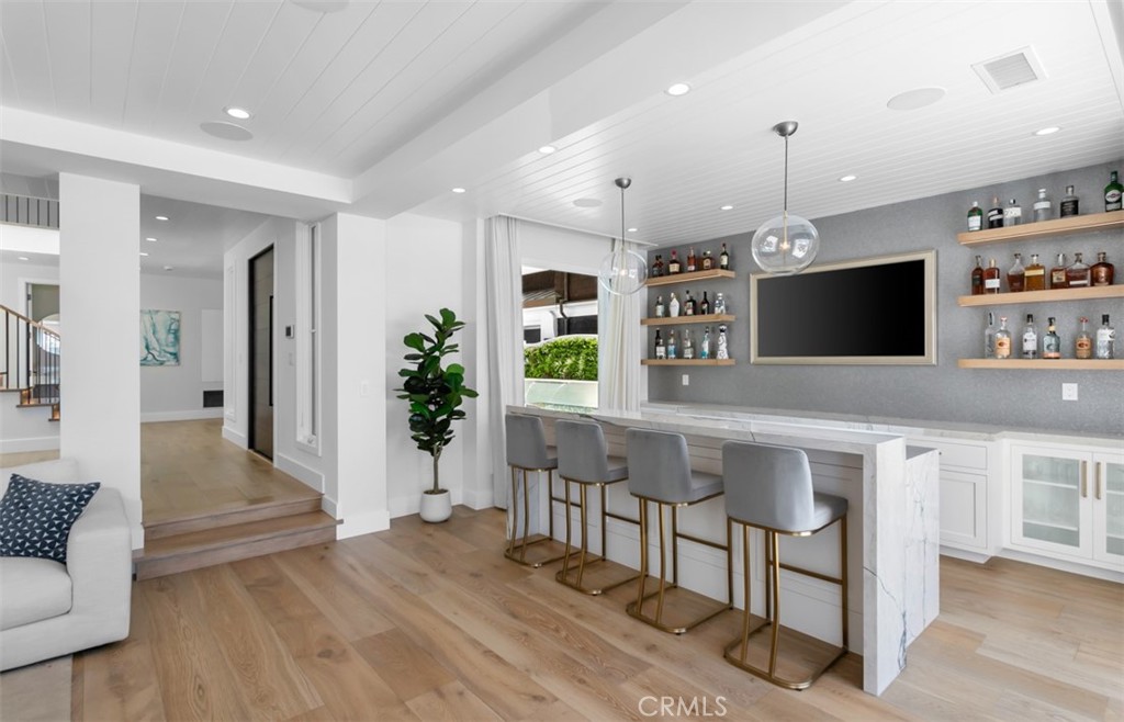2401 Bayshore Drive