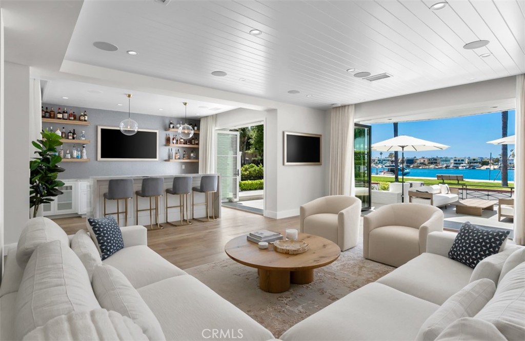 2401 Bayshore Drive