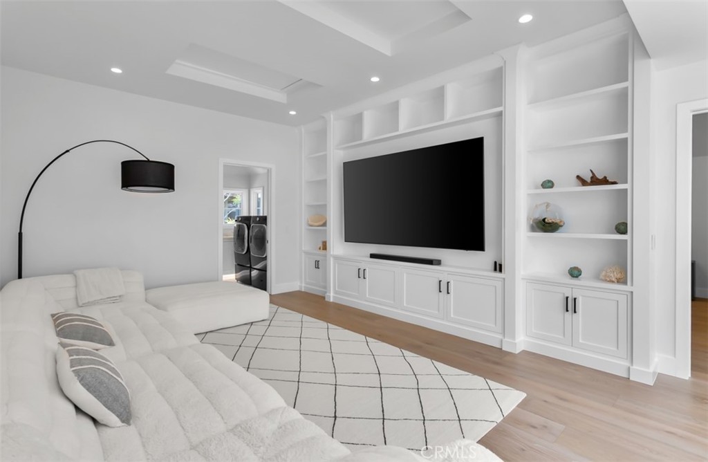 2401 Bayshore Drive