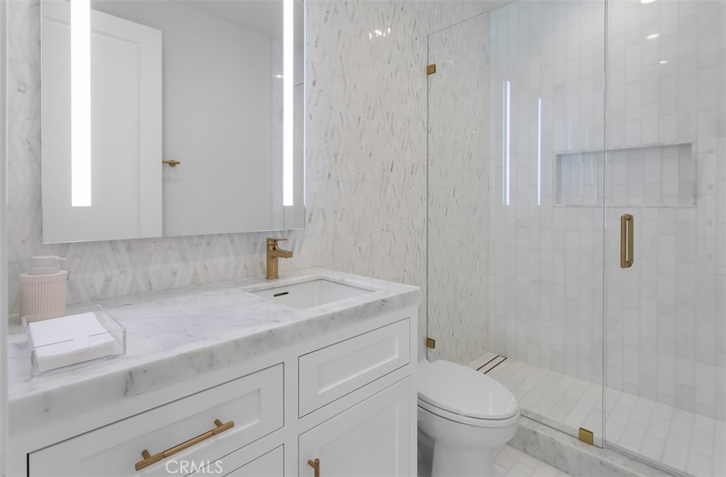 2401 Bayshore Drive