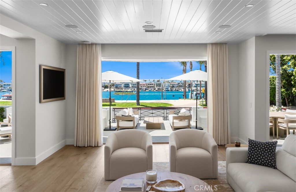 2401 Bayshore Drive