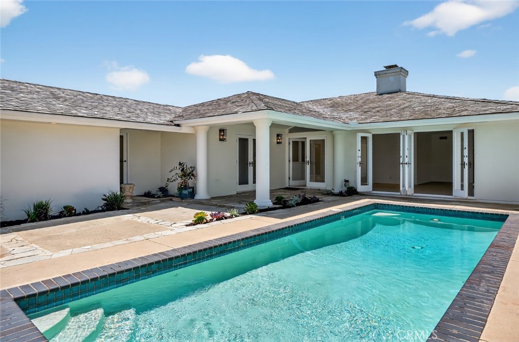 978 Sandcastle Drive